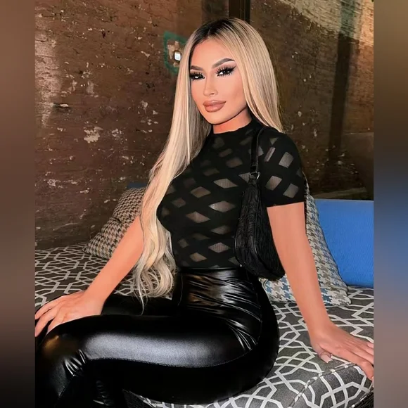 Bodysuit 💋🖤 - Picture 4 of 4